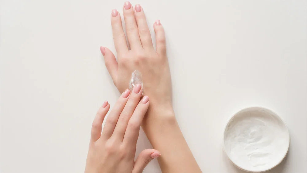 Sfaturi pentru hidratarea mâinilor pe timpul iernii - Viorica Cosmetic MD