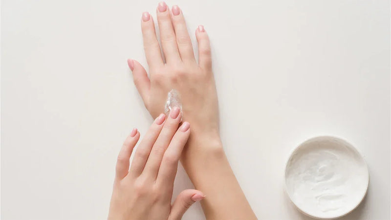 Sfaturi pentru hidratarea mâinilor pe timpul iernii - Viorica Cosmetic MD