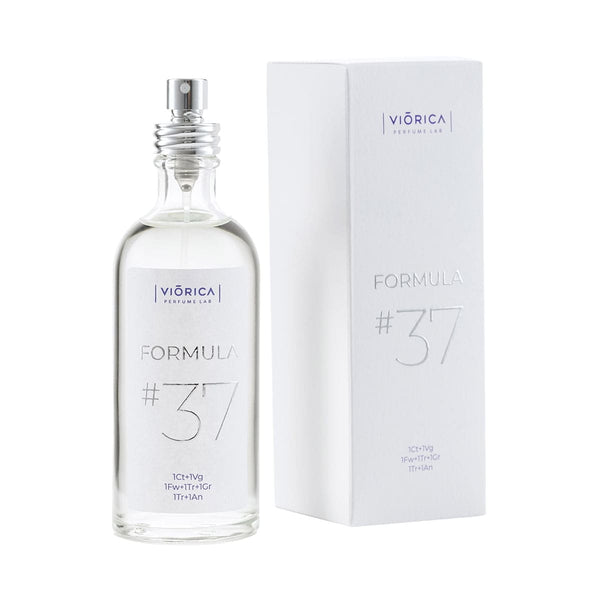 Apă de Parfum FORMULA #37, sticlă transparentă, cutie albă elegantă.