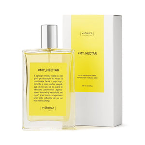 Apă de parfum #My_Nectar, sticlă transparentă cu etichetă galbenă și capac argintiu, cutie albă cu detalii crem.