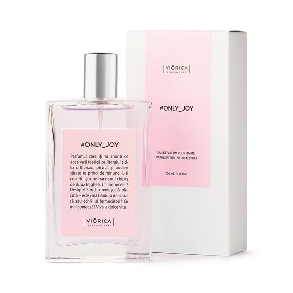 Sticluța de parfum #Only_Joy pentru femei cu etichetă roz, capac argintiu și ambalaj elegant.