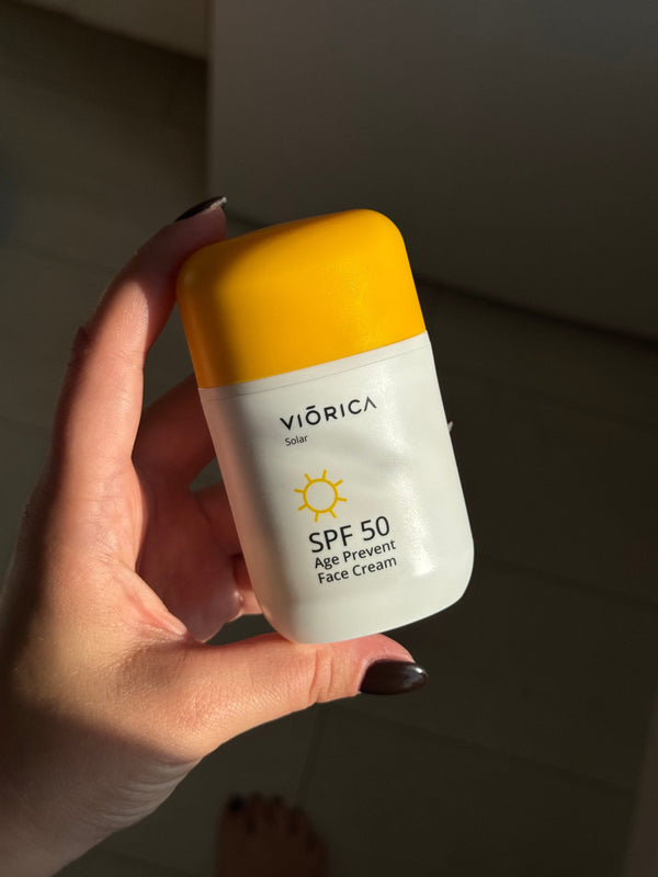 Cremă pentru față antirid SPF 50, capac galben, ambalaj alb, Viorica Solar.