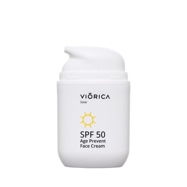 Cremă solară anti-îmbătrânire SPF 50 Viorica, ambalaj alb cu pompă.