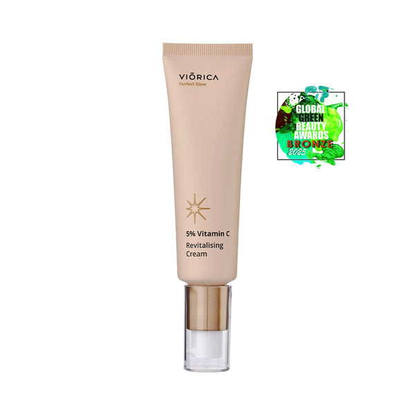 Cremă revitalizantă 5% Vitamina C Perfect Glow, tub bej, capac auriu transparent.