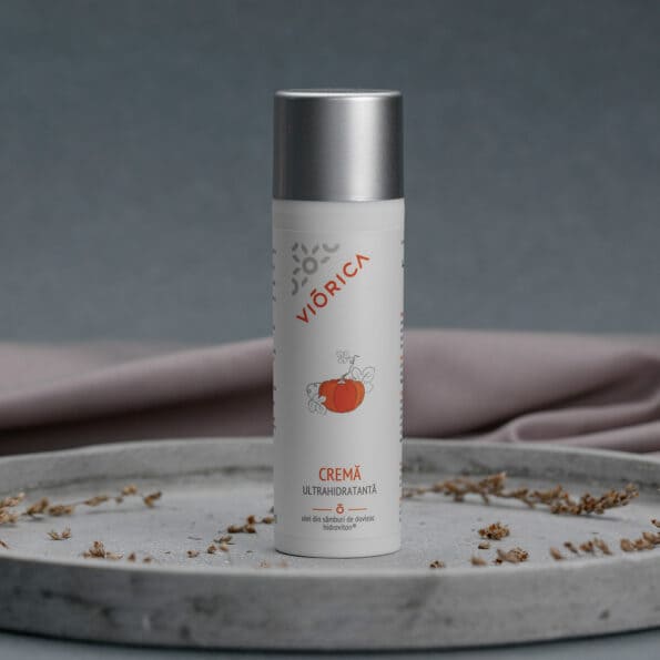Cremă Ultrahidratantă Viorica Cosmetic O cremă de față profund