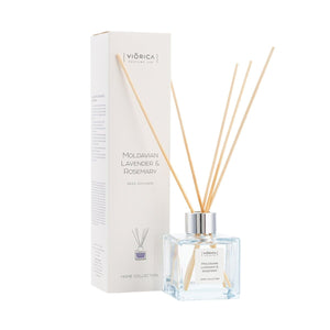 Difuzor de parfum cu bețe, lavandă moldovenească și rozmarin, sticlă transparentă.