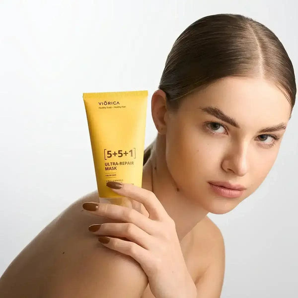 Masca Viorica 5+5+1 tub galben, unghi lateral, conține ingrediente nutritive pentru păr deteriorat.