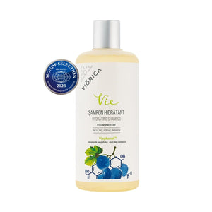 Șampon hidratant Viorica Vie, sticlă albă, capac argintiu, etichetă cu struguri.