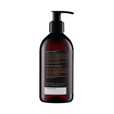 Sticlă de săpun lichid Viorica Essentielle cu rozmarin, eucalipt, etichetă neagră, capac negru, 400 ml.