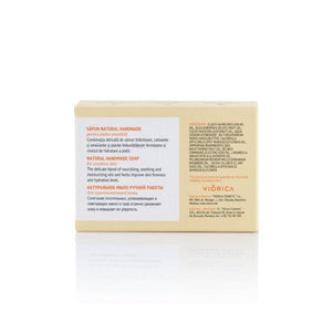 Ambalaj săpun natural handmade cu gălbenele, detalii ingrediente și instrucțiuni multilingve.