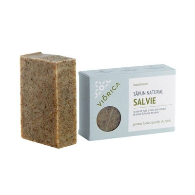 Săpun natural handmade cu salvie, rectangular, ambalaj alb-verzui, textură vizibilă.