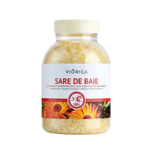 Borcan de sare de baie Viorica cu extract de mușețel și ulei de gălbenele, granule galbene.