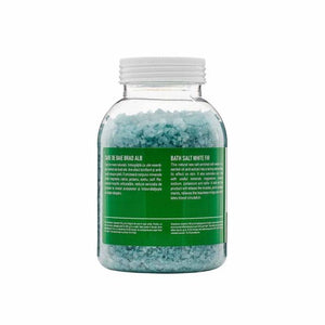 Sare de baie verde-albăstruie în borcan transparent cu capac alb, etichetă verde, conține extract de brad alb.