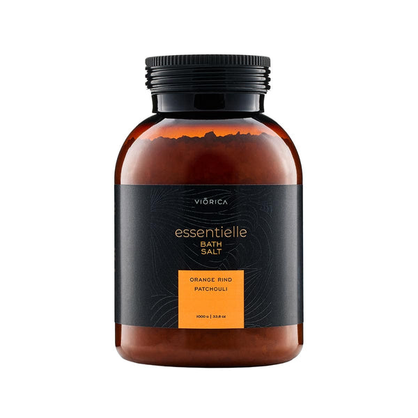 Borcan Viorica Essentielle cu sare de baie, etichetă neagră și portocalie, 1000g, uleiuri paciuli și portocală.
