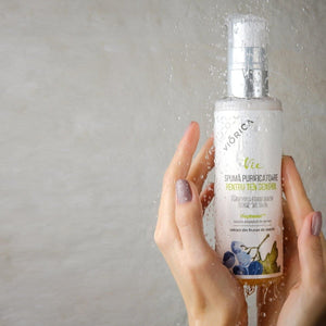 Sticlă spumă purificatoare, Viorica Vie, textură fină, culoare alb, detalii despre ingrediente naturale.